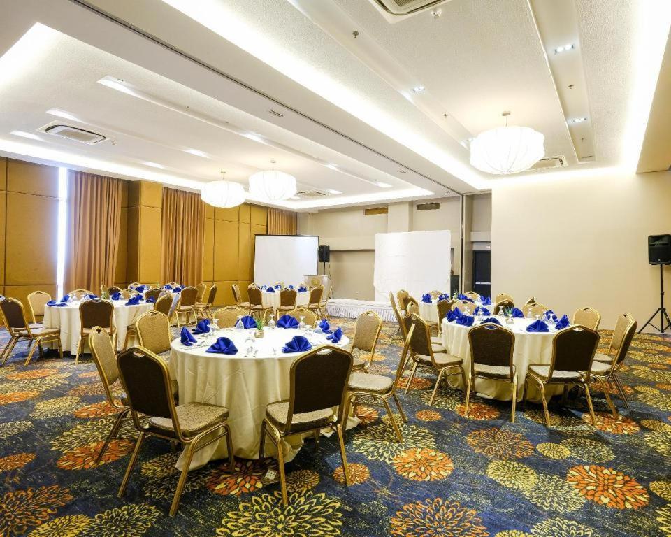 Home Crest Hotel Davao City Extérieur photo