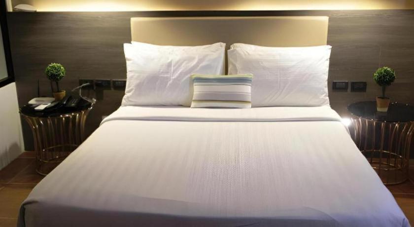 Home Crest Hotel Davao City Extérieur photo